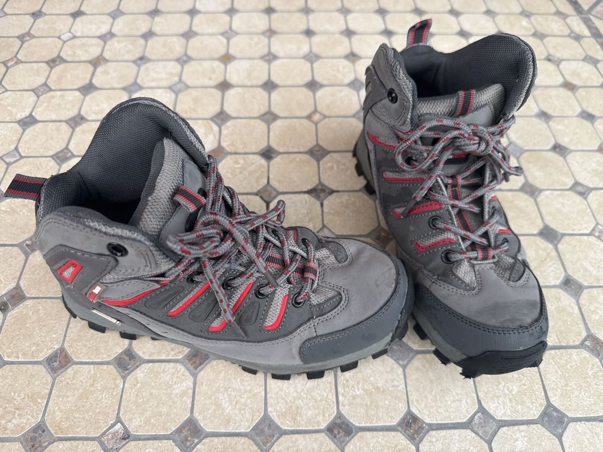 Chaussures hommes: Robuste Wanderschuhe Gr. 35 – D'occasion à Frauenkappelen par leola1973