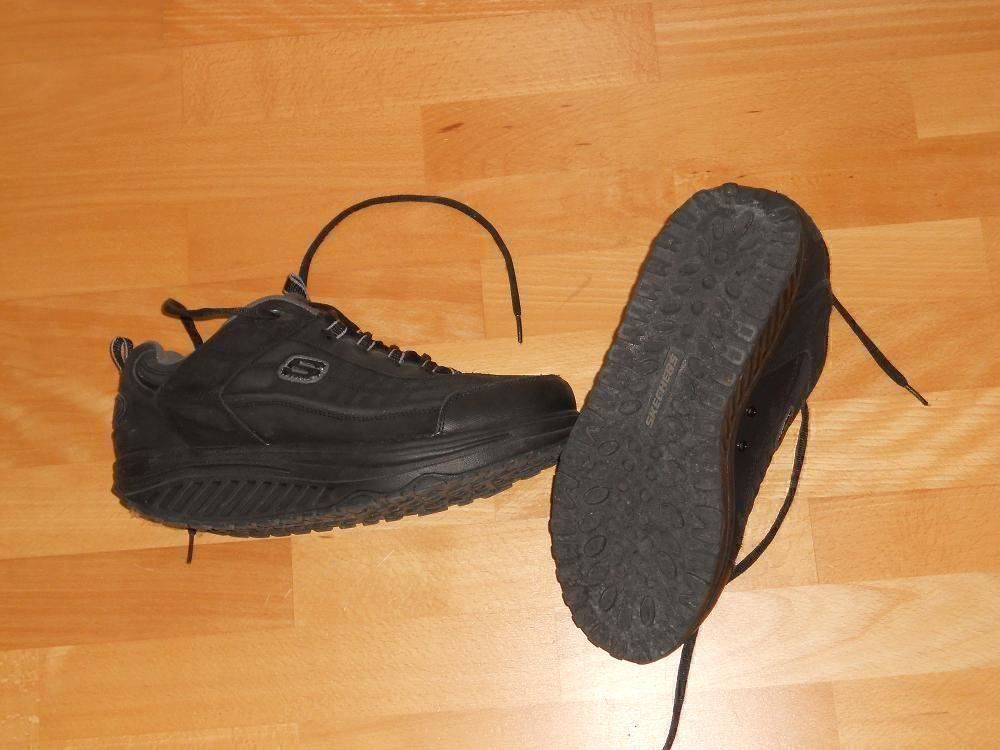 Skechers Scarpe da uomo: Neuw. Skechers Shape-ups - schwarz - Gr. 46 – Nuovo (secondo la descrizione) da Uznach venduto da Laeuffer 1