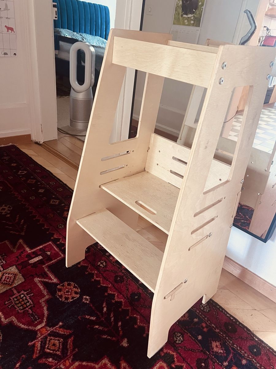 Hocker: Up and see learning tower – Gebraucht aus Zürich von fac_k6lh