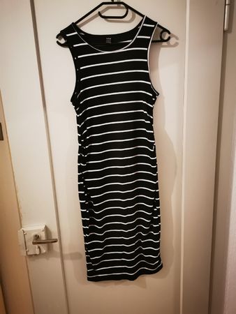 Schönes, gestreiftes Sommerkleid von Shein, Grösse M