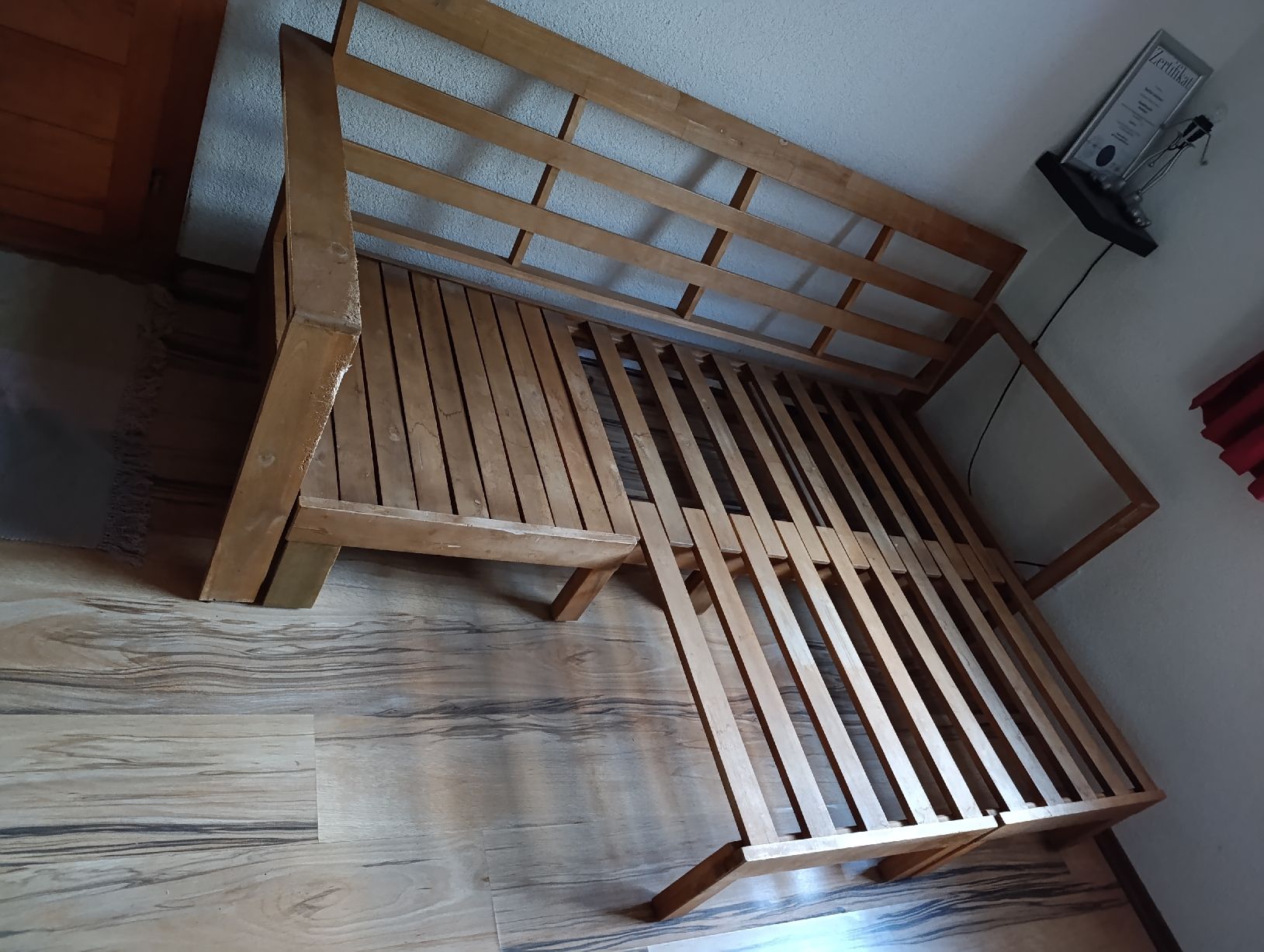 Sofas: Holzsofa 3-Plätzer mit Liegefunktion, Lounge, Bettsofa – Gebraucht aus Krattigen von Winnie12 4