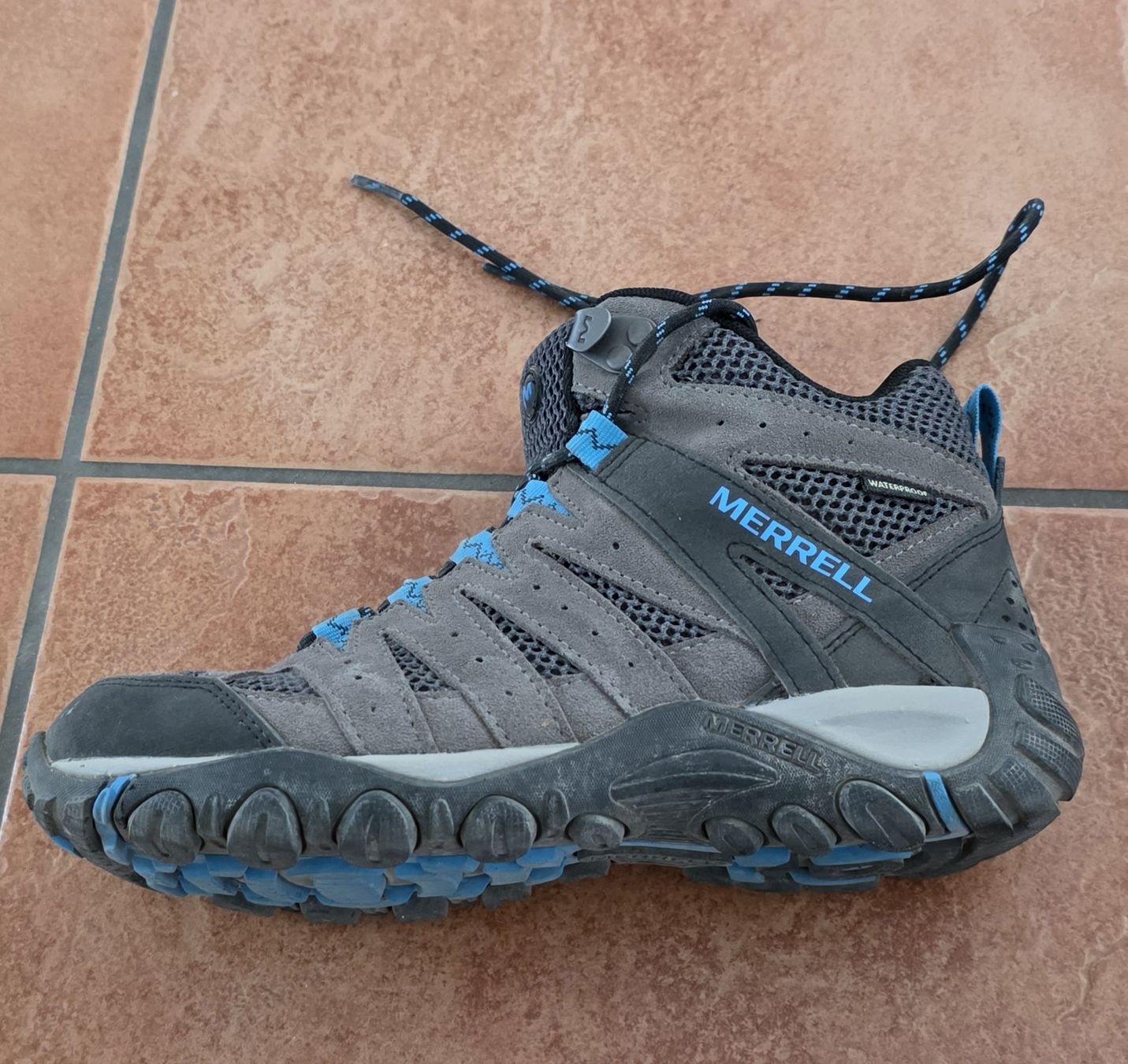Merrell Scarpe da donna: Trekkingschuh Merrell Grösse 38 – Usato da Oberönz venduto da Providence 1