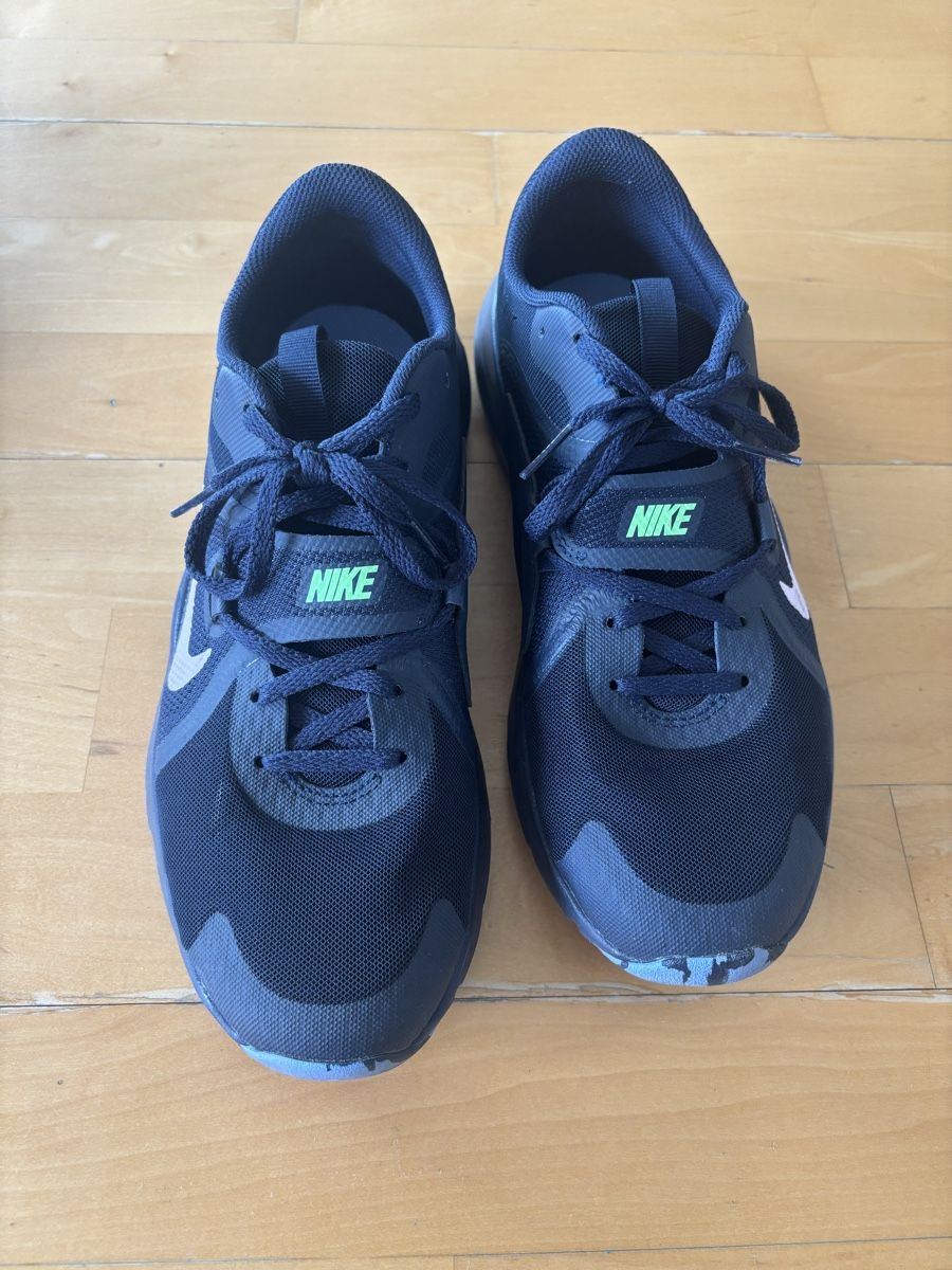 Nike Scarpe da uomo: Nike training shoes, size 42.5, dark blue – Usato da Zürich venduto da BorjaCastillo