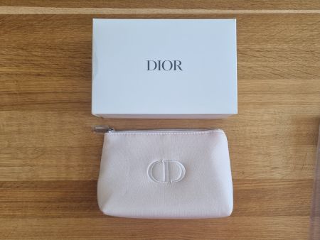 Dior Kosmetiktasche neu im Karton Puderfarbe