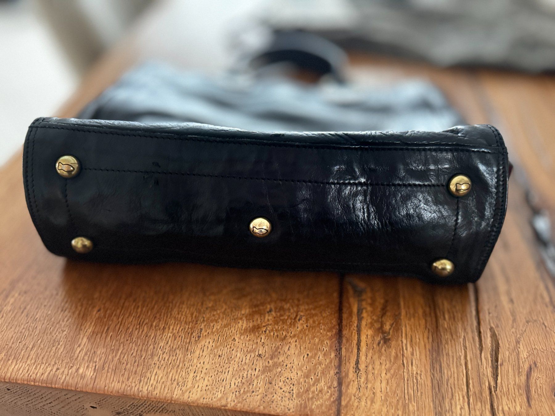 Campomaggi Borse: Schwarze Campomaggi Ledertasche mit Nieten – Usato da Muttenz venduto da einfach-schoen 2