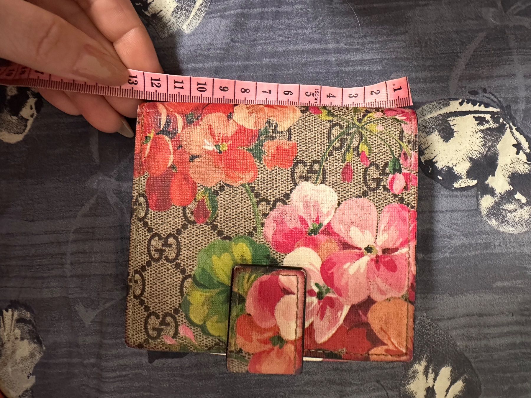 Gucci Portamonete: Gucci Portemonnaie mit Blumenmuster – Usato da Otelfingen venduto da Amanda.Z 9