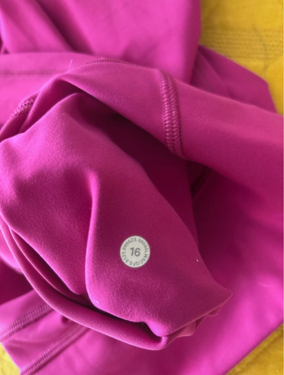 Lululemon Leggings: Lululemon leggins size 16 hot pink – Nuovo (secondo la descrizione) da Basel venduto da mar_q58t 1