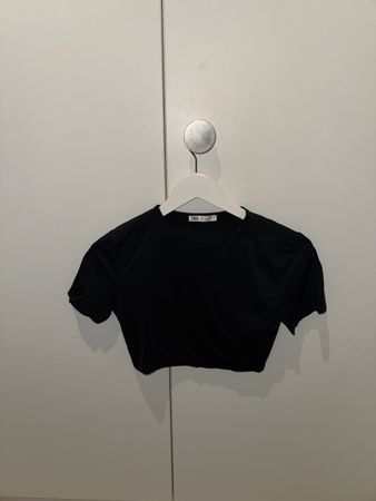 Crop top Zara noir manches courtes taille S etat neuf
