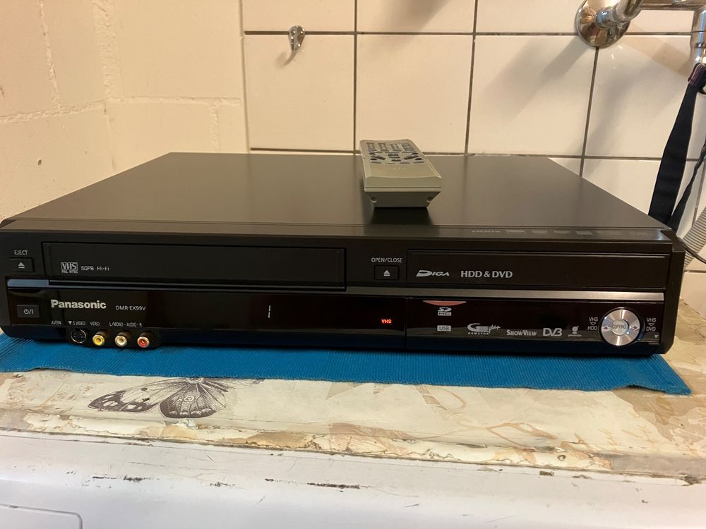 Panasonic DMREX99V VHSHDDDVD Recorder Kaufen auf Ricardo