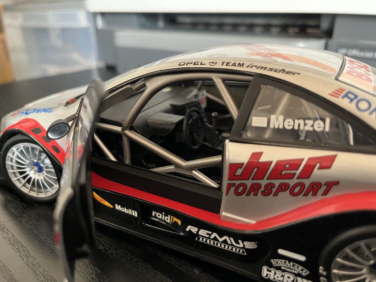 Opel Modellini d'auto: Opel Astra V8.  1:18 – Usato da Rümlang venduto da Papamoll4 7