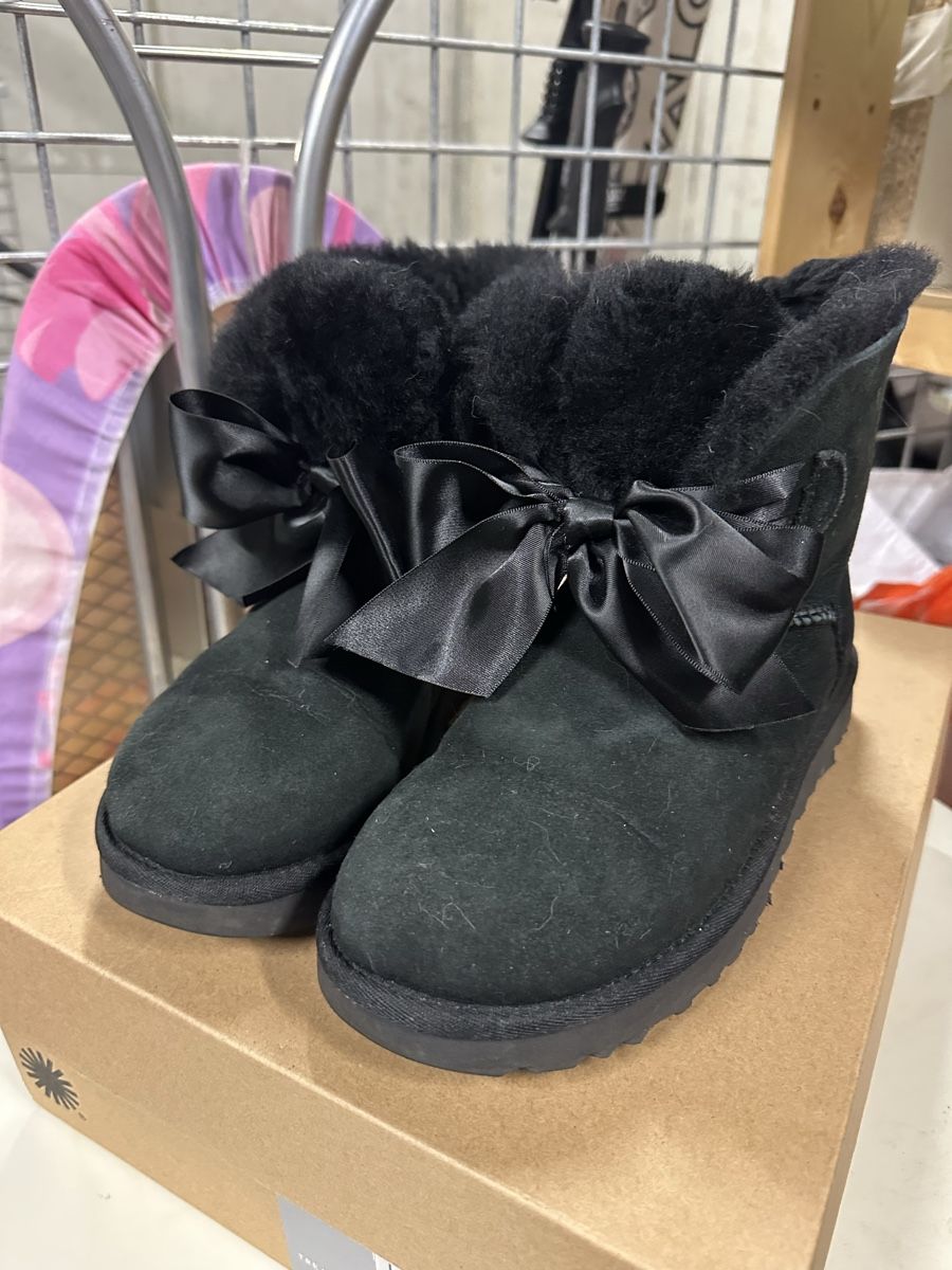 Ugg Scarpe da donna: UGG Boots schwarz Gr.37 – Usato da Bern venduto da Shininglove