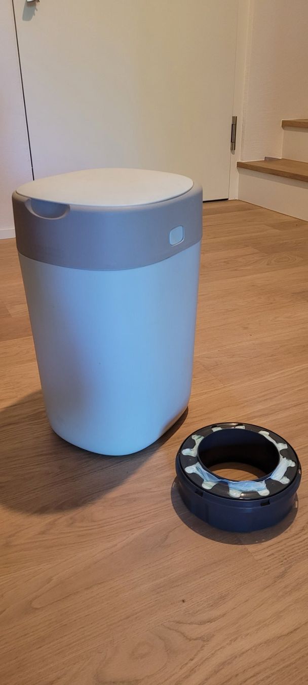 Poubelles: Windeleimer Twist & Snap Tommee Tippee mit Kassette – D'occasion à Erlinsbach par david1607