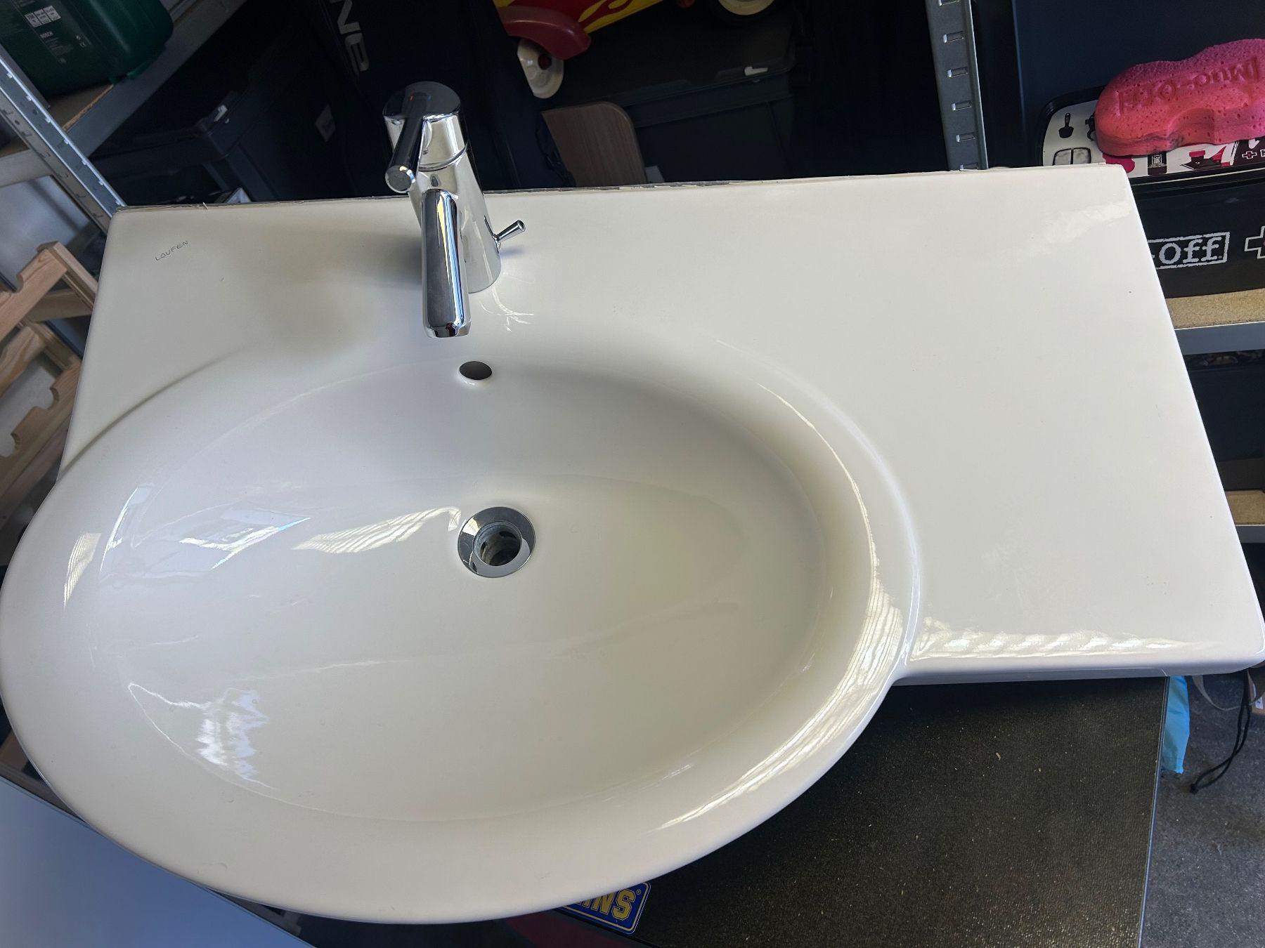 Lavabi & lavandini: Lavabo mit Tuchstange und GlasTablar – Usato da Stans venduto da Benzen 1