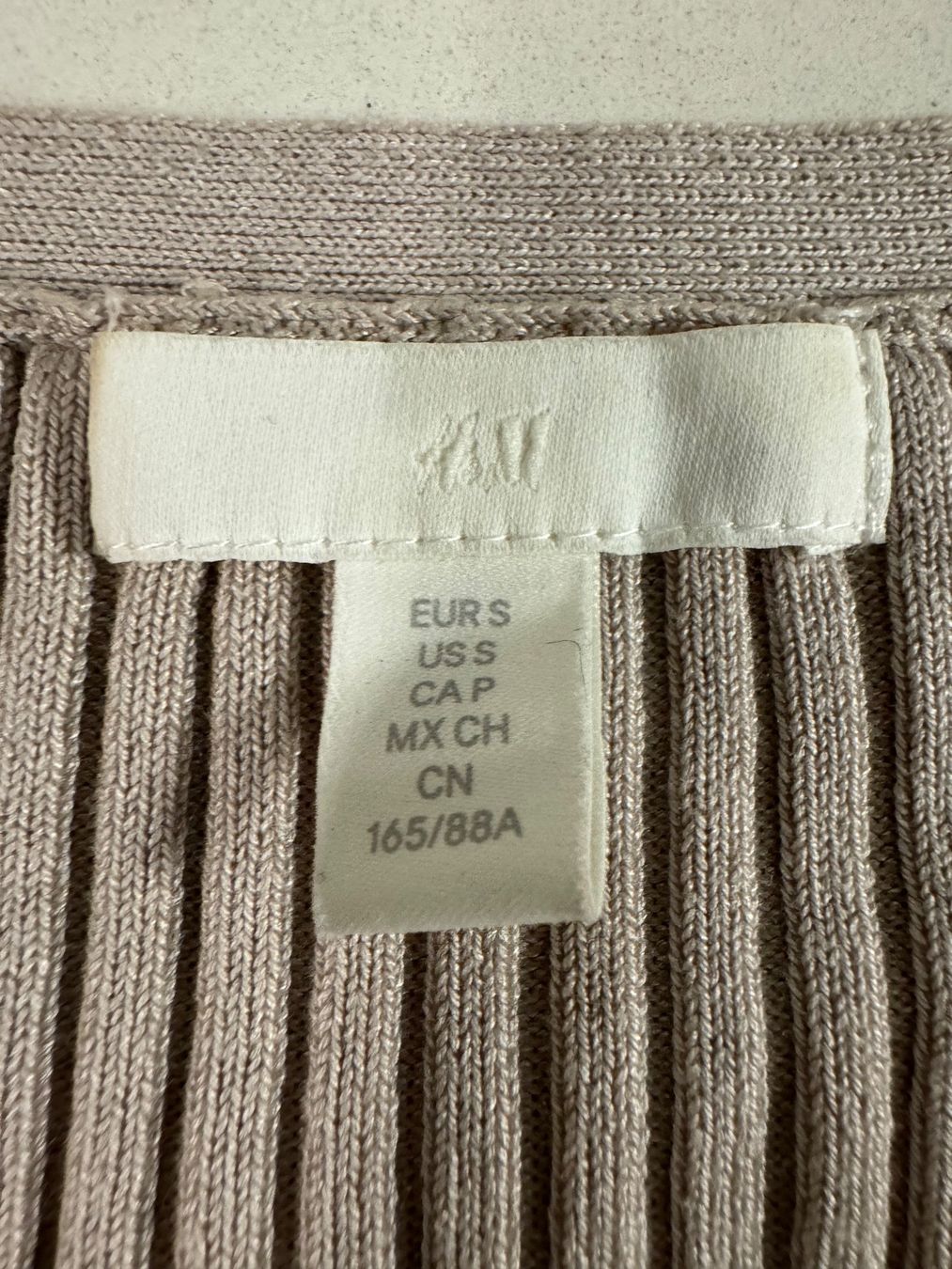 H&M Giacche: H&M Strickjacke Perlen Grösse S Elegant Herbst – Usato da Wollerau venduto da falkenauge444 1