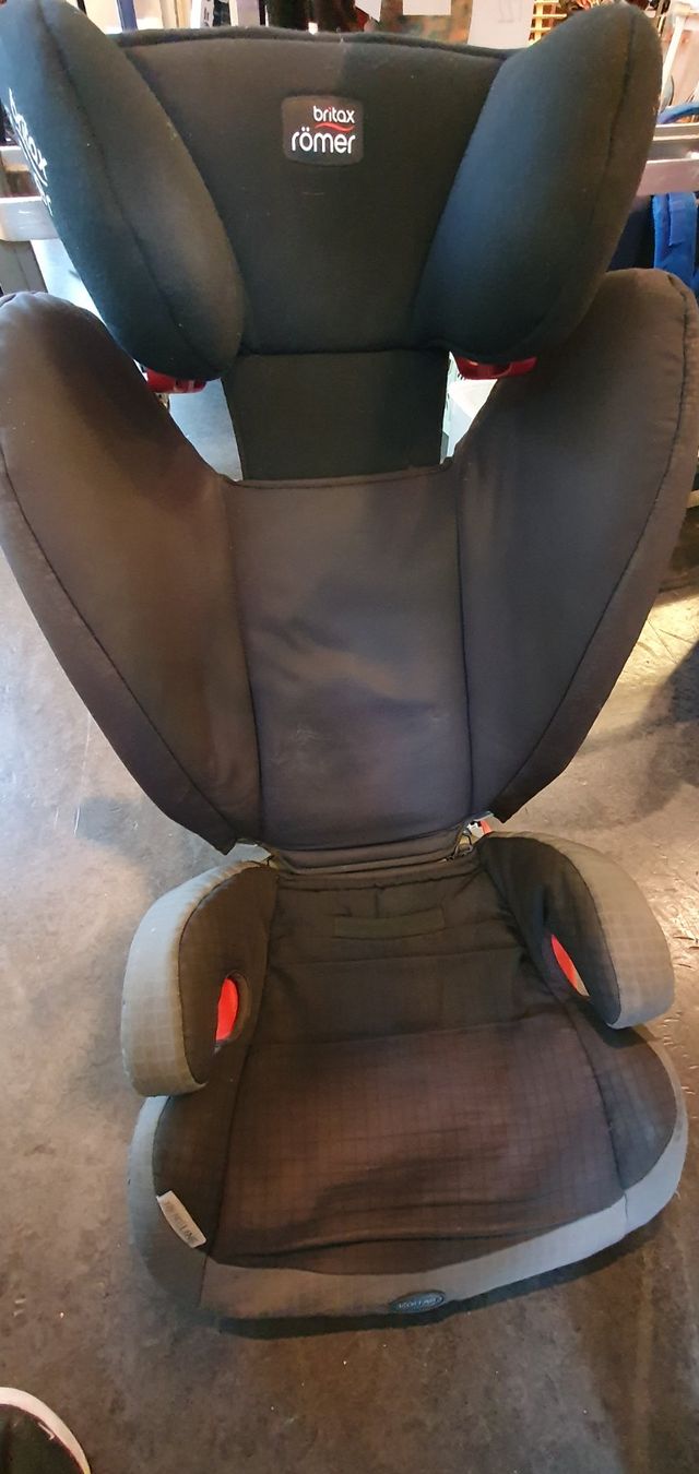 Britax Römer Auto-Kindersitze: Römer Kindersitz Kidfix 15-36 kg – Gebraucht aus Luzern von Silelam