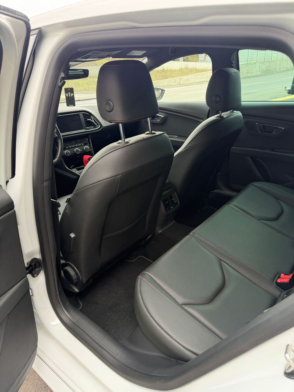 Seat Automobili: SEAT Leon 1.8 TSI FR DSG – Usato da Zürich venduto da SEDRAEN 6