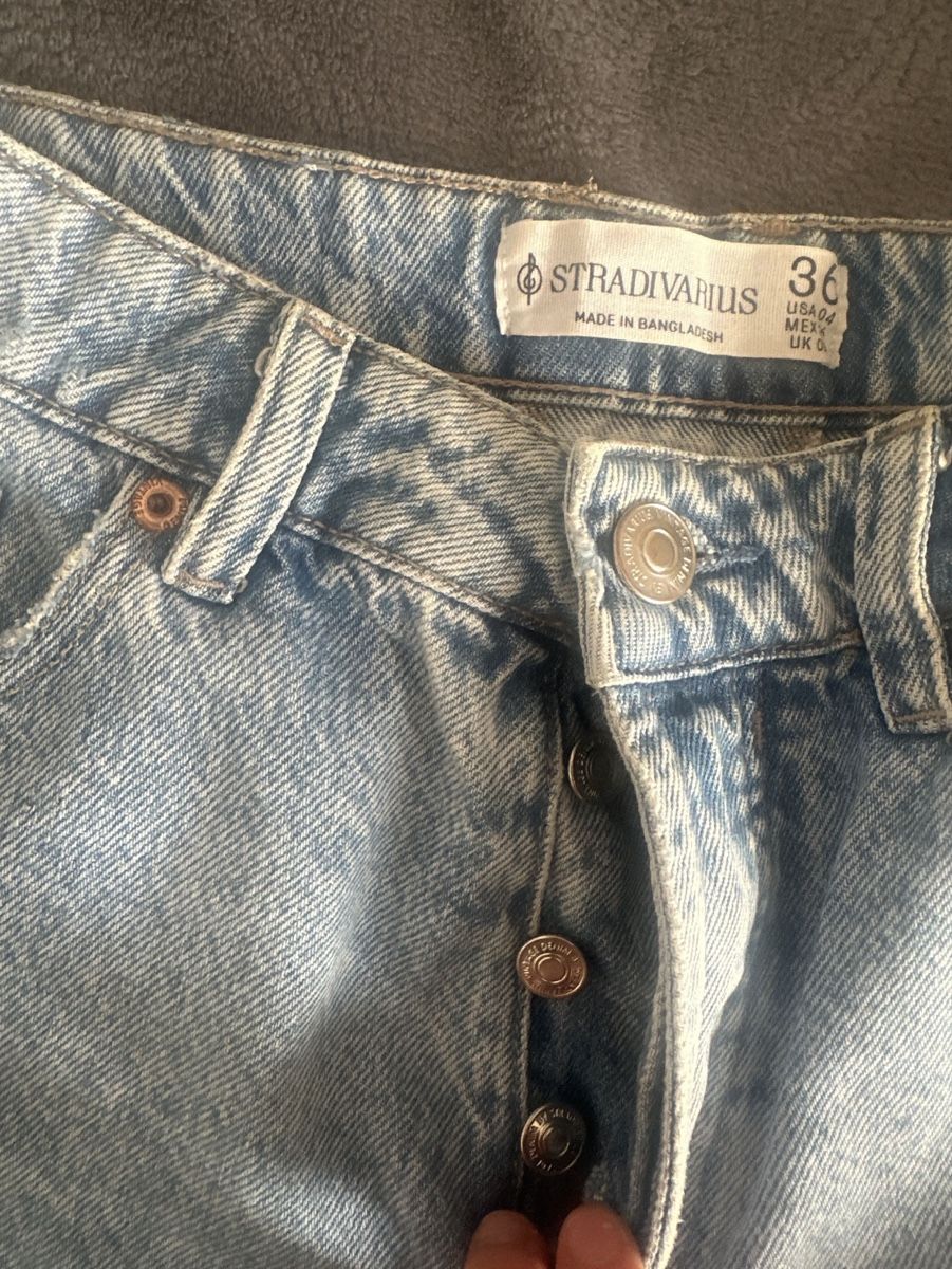 Stradivarius Jeans: Zerrissene Jeans-Shorts – Usato da Turgi venduto da pa.ti.d 1