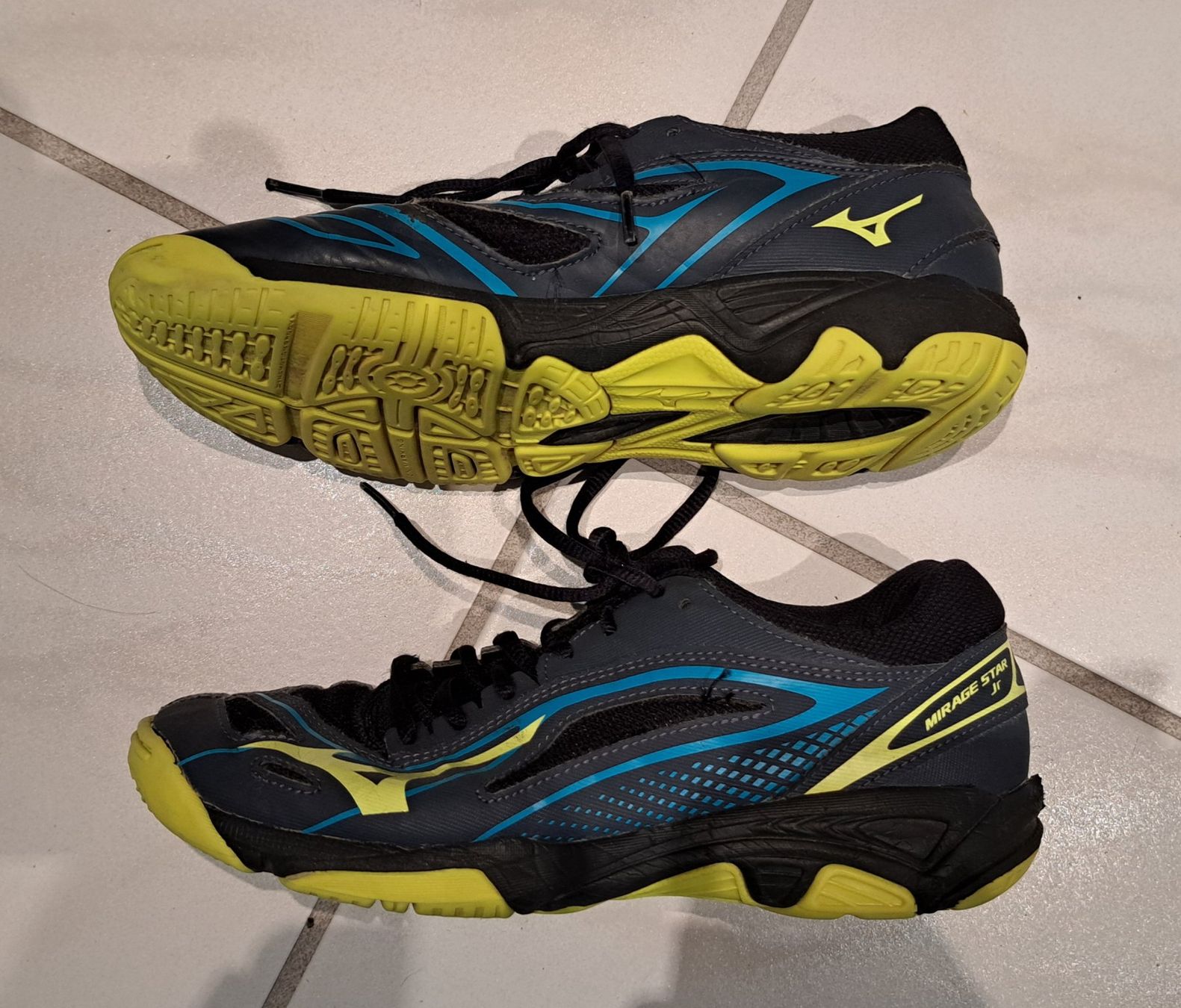 Scarpe da uomo: Hallenturnschuhe Grösse 37 – Usato da künten venduto da himelblau 1