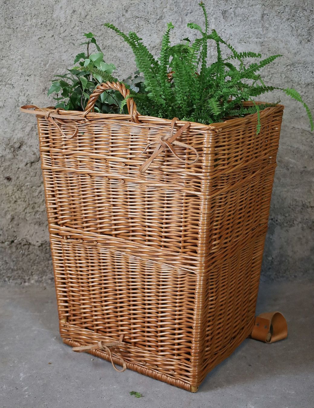 Altro per la casa: Picknick Korb, Weidekorb, Blumenkorb, Rucksack, Pflanzenkorb – Usato da Birrwil venduto da brandschatz_birrwil 2