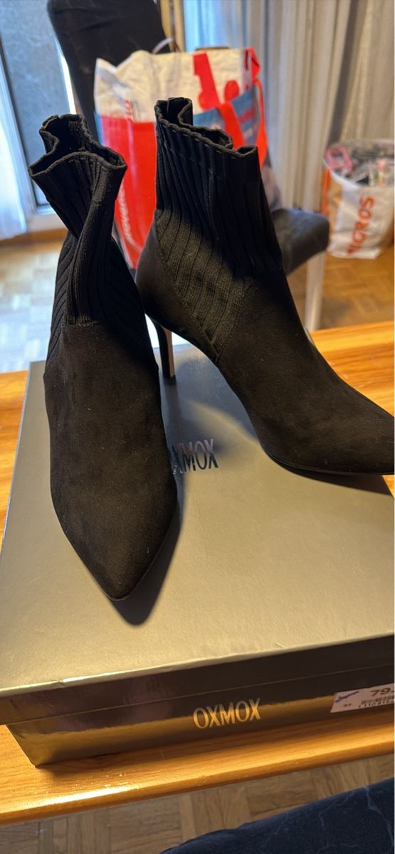 Scarpe da donna: Bottines Oxmox noires - taille 37 – Nuovo (secondo la descrizione) da Carouge GE venduto da Bruggy