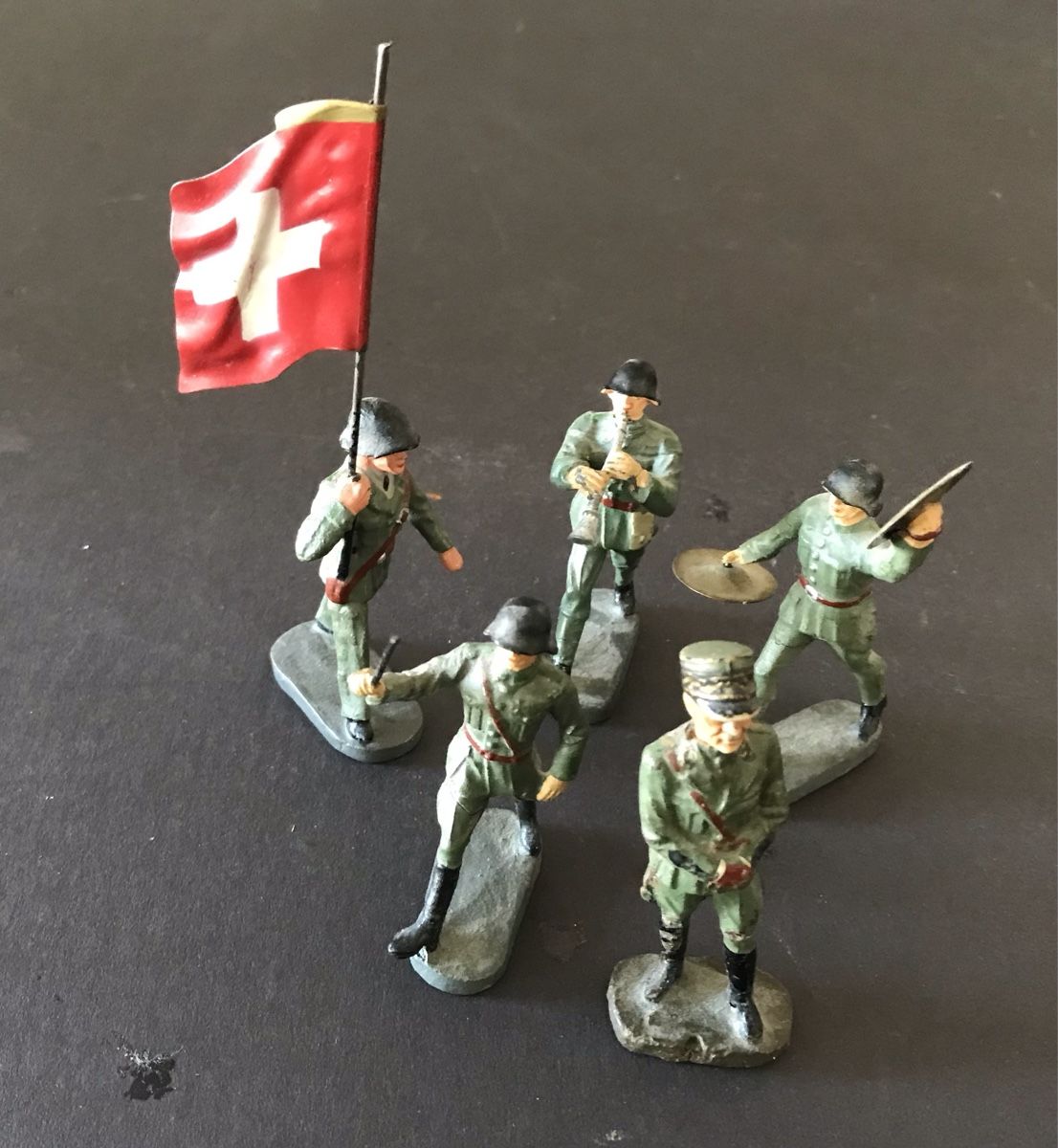 Elastolin Giocattoli: Figurines soldats suisses 5 pièces drapeau musique Elastolin – Usato da Penthaz venduto da Petrus45 4
