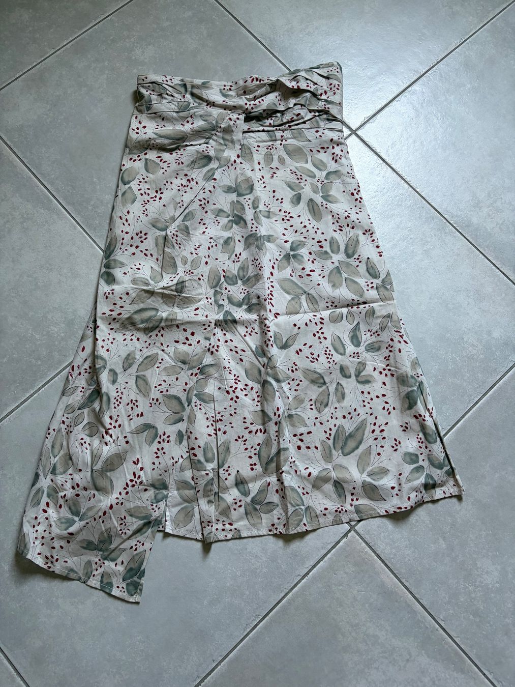 Kookai Robes: Robe bustier KOOKAI imprimée taille 34 – D'occasion à Vallamand par joa_6v5n