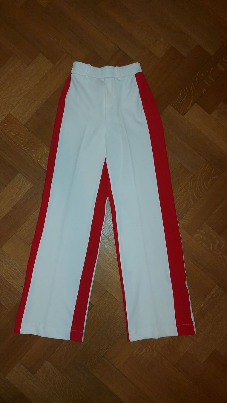 Bershka Pantaloni: Bershka Hose – Usato da Sion venduto da aud_7pxl