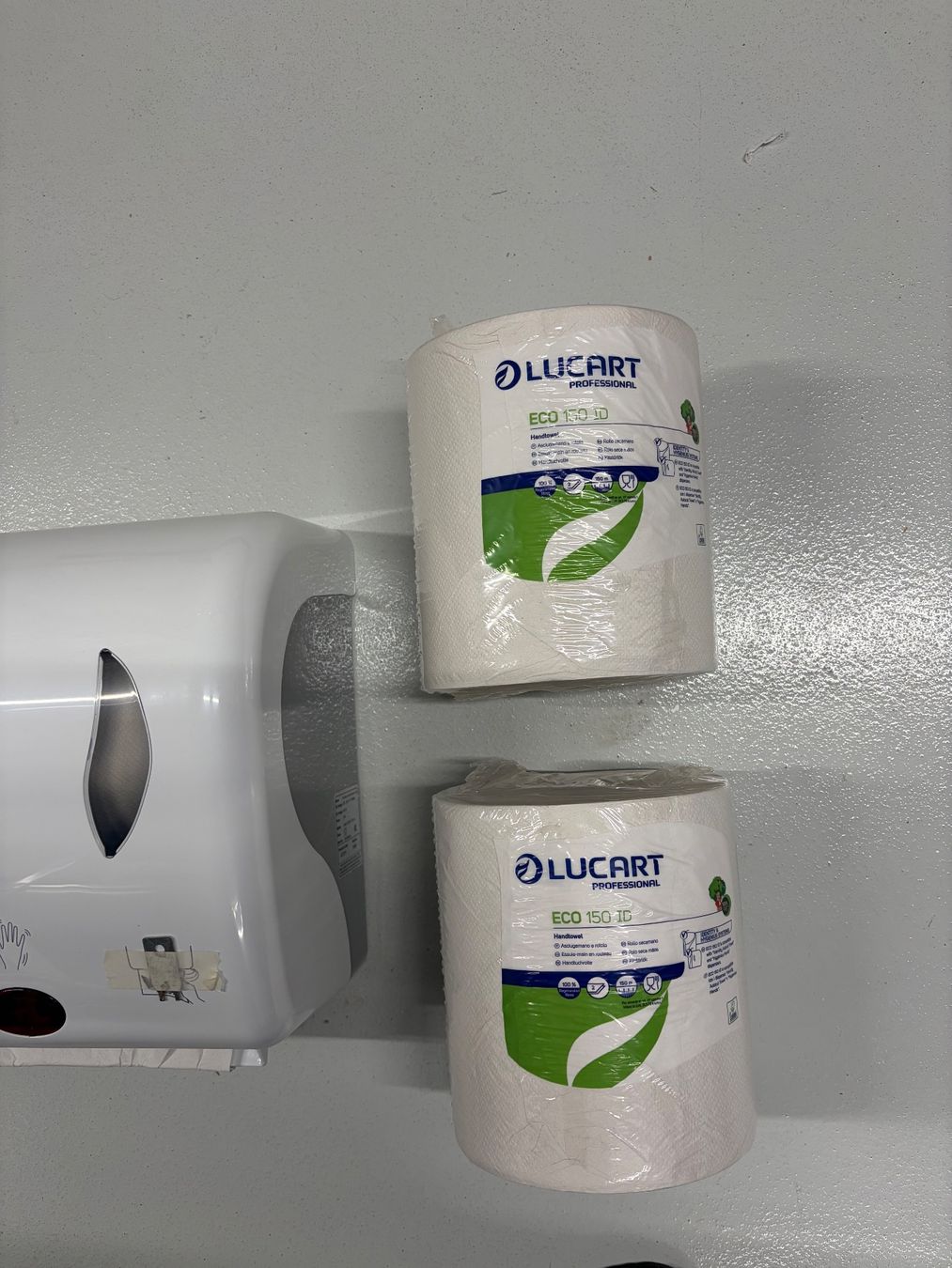 Portasciugamani: Lucart Hygenius Touchless Towel Dispenser x2 – Usato da Bergdietikon venduto da Ivan19.88 1