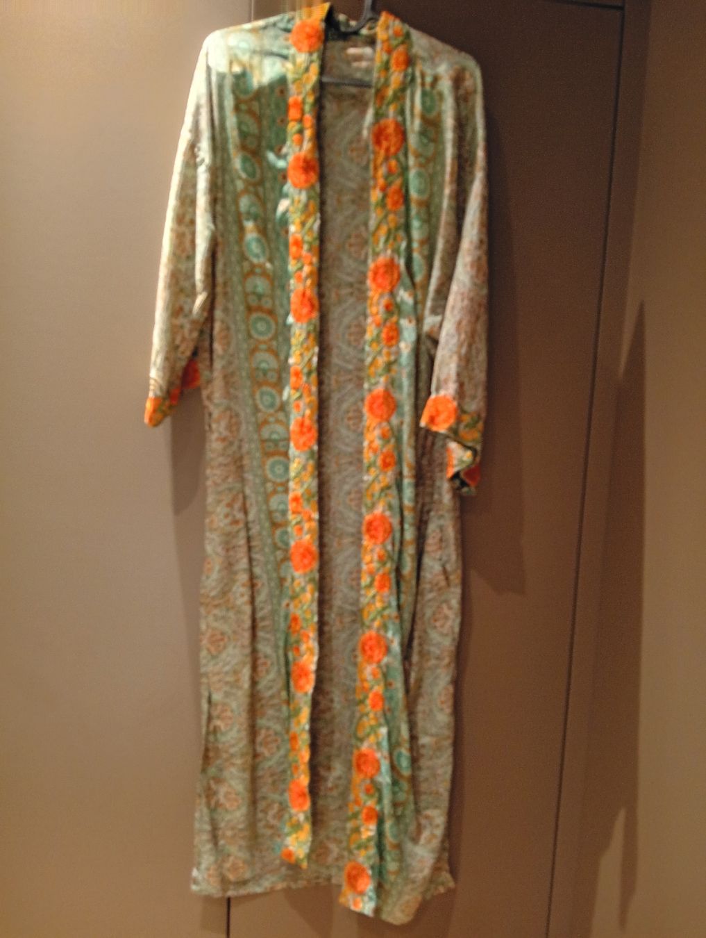 Arte internazionale: kimono - brodé mix soie/polyester  – Nuovo (secondo la descrizione) da Paradiso venduto da NCLaurence
