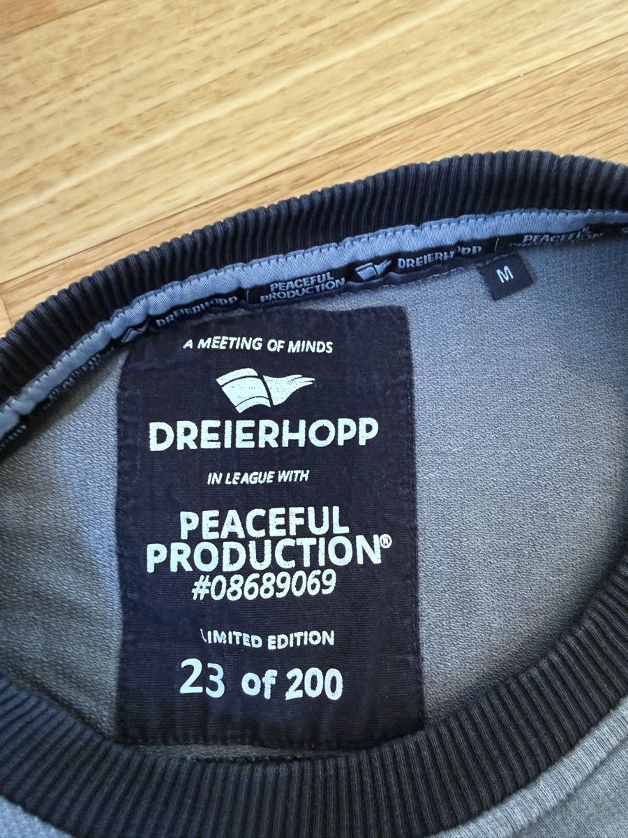 Pulls & Sweat-shirts: Dreierhopp x Peaful Production Pullover, Gr. M – D'occasion à Lyss par Schuschuu. 4