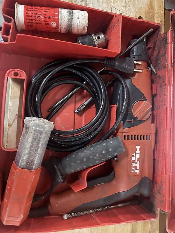 Trapani: Hilti Bohrhammer  – Usato da Lausen venduto da Gjuliana4 1