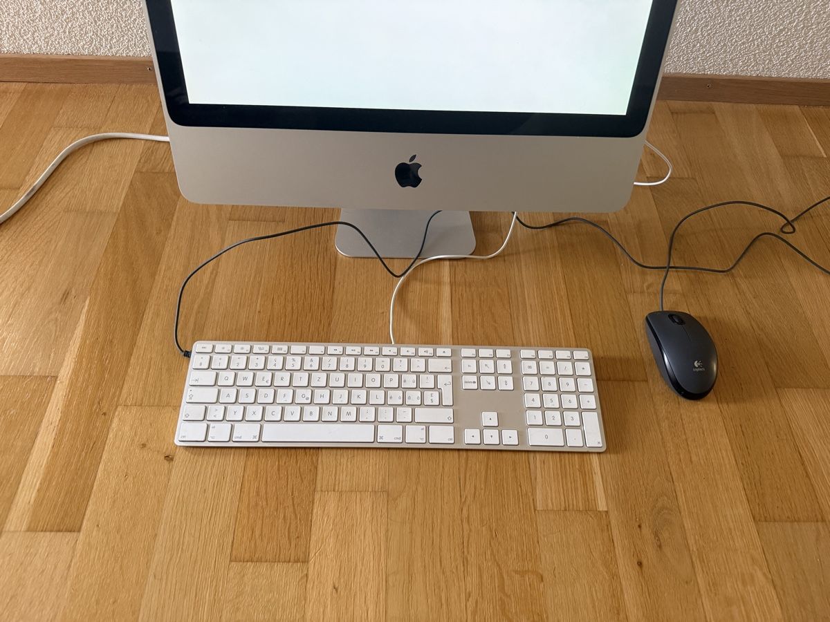 Apple PC: Apple iMac Model A1224 – Usato da Giswil venduto da urr_7c5j 1