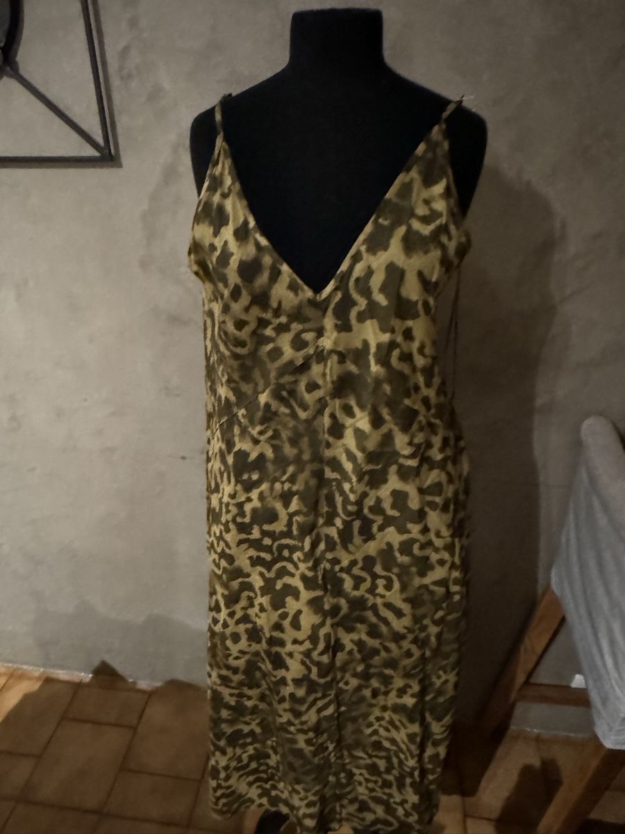 Zara Kleider: Robe léopard Zara Taille M myriam – Gebraucht aus Veyrier von kimedovapa
