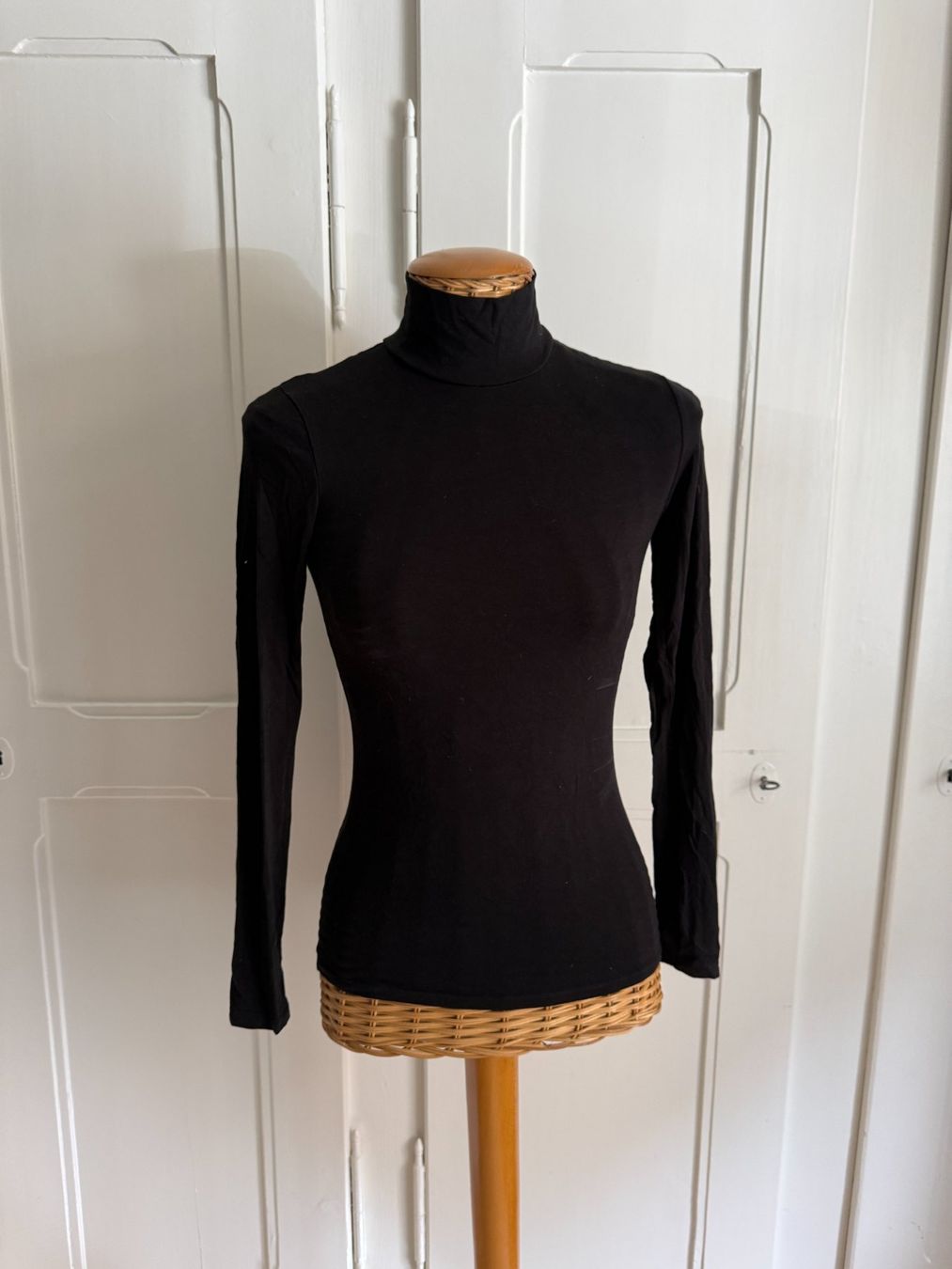 Tally Weijl T-shirt: Rollkragen Langarmshirt schwarz XS – Usato da Zürich venduto da Diazaio