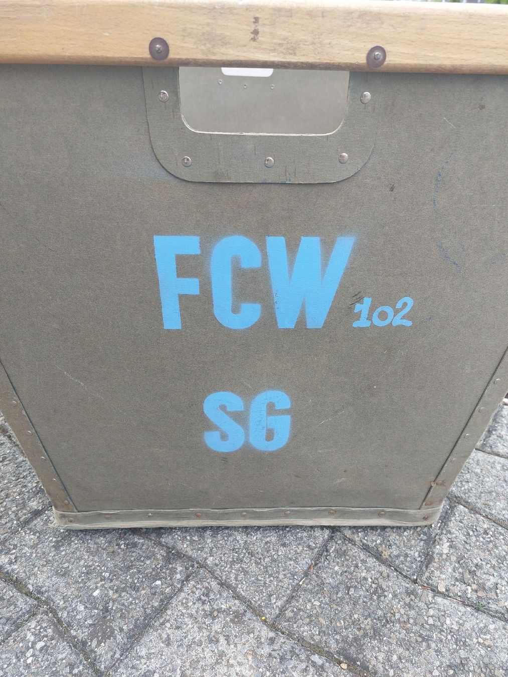 Transportkisten: Grosse Transportkiste, Vulkanpapier – Gebraucht aus Niederuzwil von wolkenlos80 9