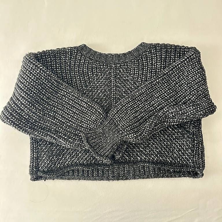 Pullover & Sweatshirts: Korean Style Sweater – Gebraucht aus Oberwil BL von sim_fs72