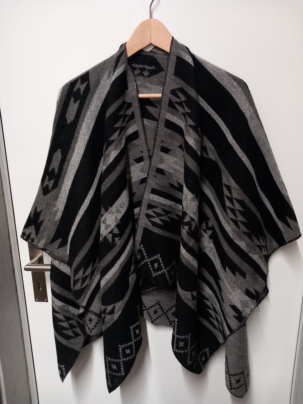 Altro in  Abbigliamento & Accessori: Poncho Even&Odd, one size – Usato da Merligen venduto da muss_haben