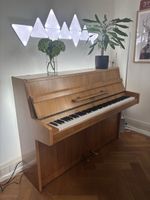 Salbei Upright Piano