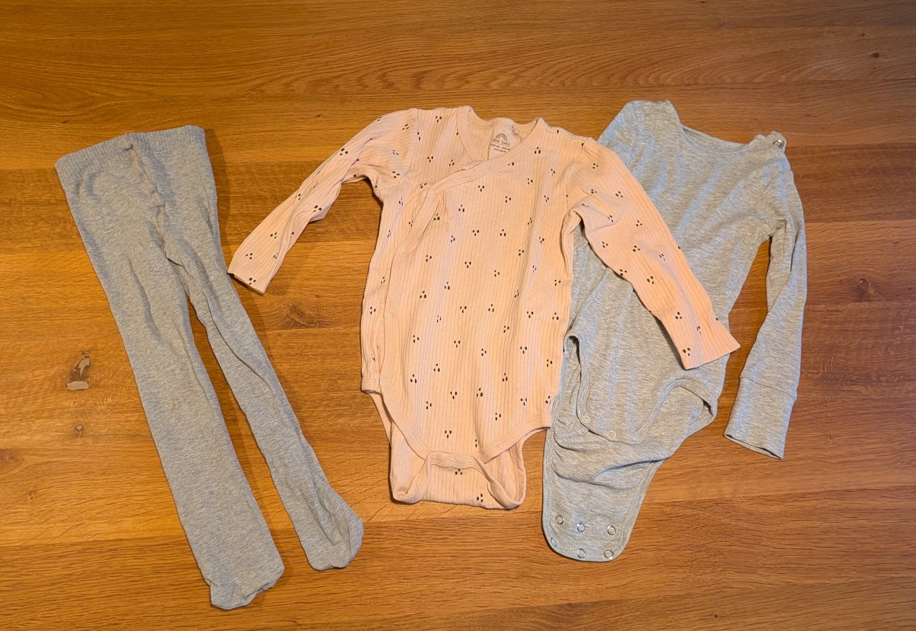 Lotti & Set di vestiti: Kleiderpaket Grösse 92 , 23 Teile – Usato da Rotkreuz venduto da CRLNSC 2