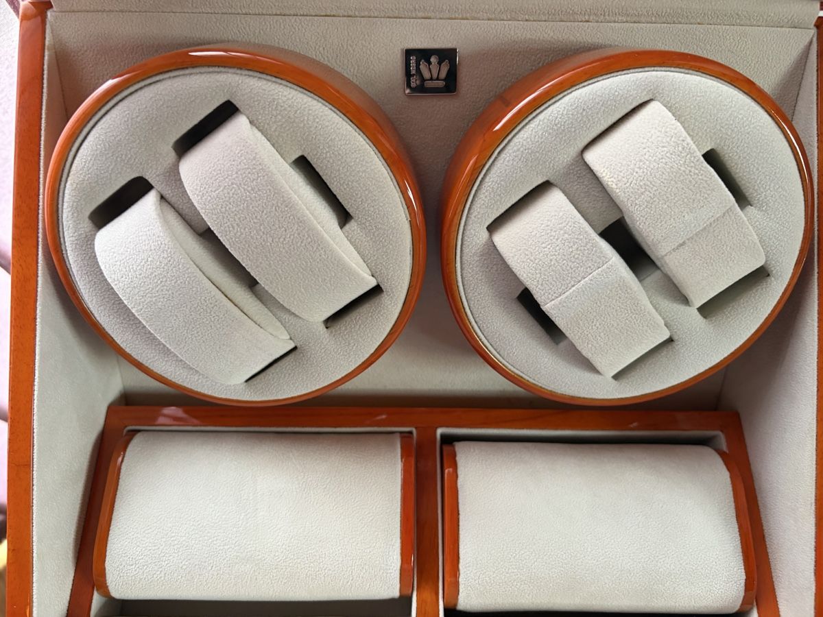 Cofanetto carica e porta orologi: Watch winder en loupe de érable  – Nuovo (secondo la descrizione) da Le Mont-sur-Lausanne venduto da CT70 2