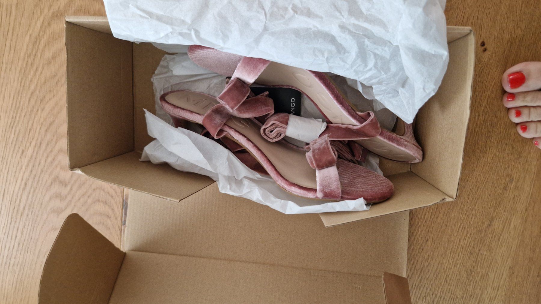 Scarpe da donna: Neue Mango Samt Sandale rosa Schleife Gr. 38 – Nuovo e nell'imballaggio originale da Erlinsbach SO venduto da ULIKH 3
