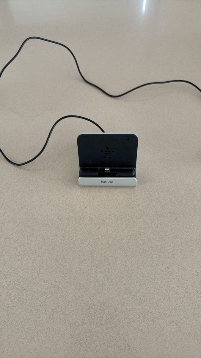 Belkin Docking station: Belkin Docking Station TOP Zustand iPhone / iPad – Usato da Wil SG venduto da Saintch