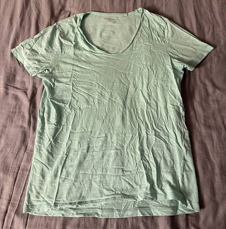 Hellgrünes T-Shirt