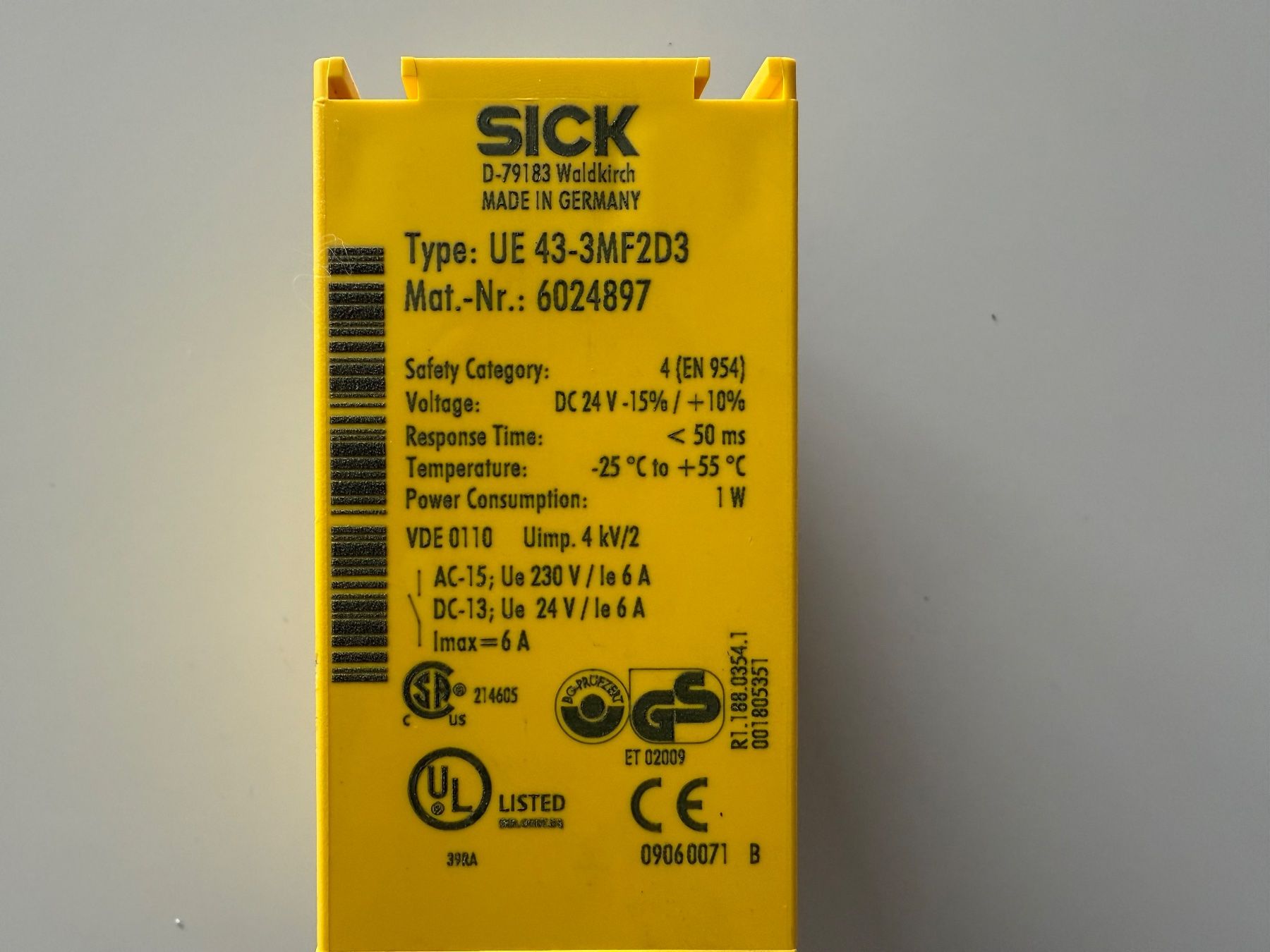 Componenti elettronici: SICK UE43-3MF2D3 6024897 24VDC Sicherheitsrelais – Usato da Trimbach venduto da ORTHOPORT 3