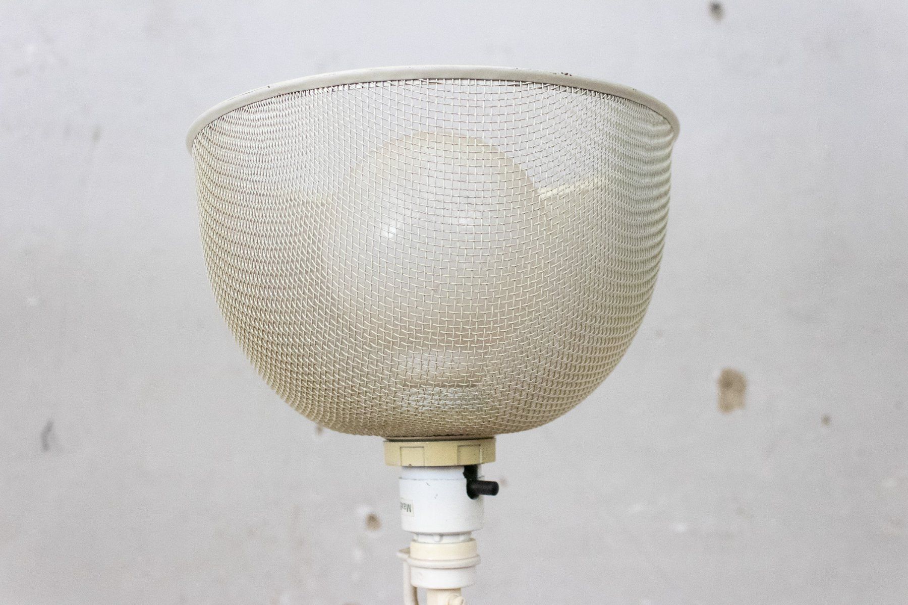 Ikea Lampade: Ikea Stehlampe mit Gitterlampenschirm / weiss – Usato da Zürich venduto da ZuercherBrockenhaus 4