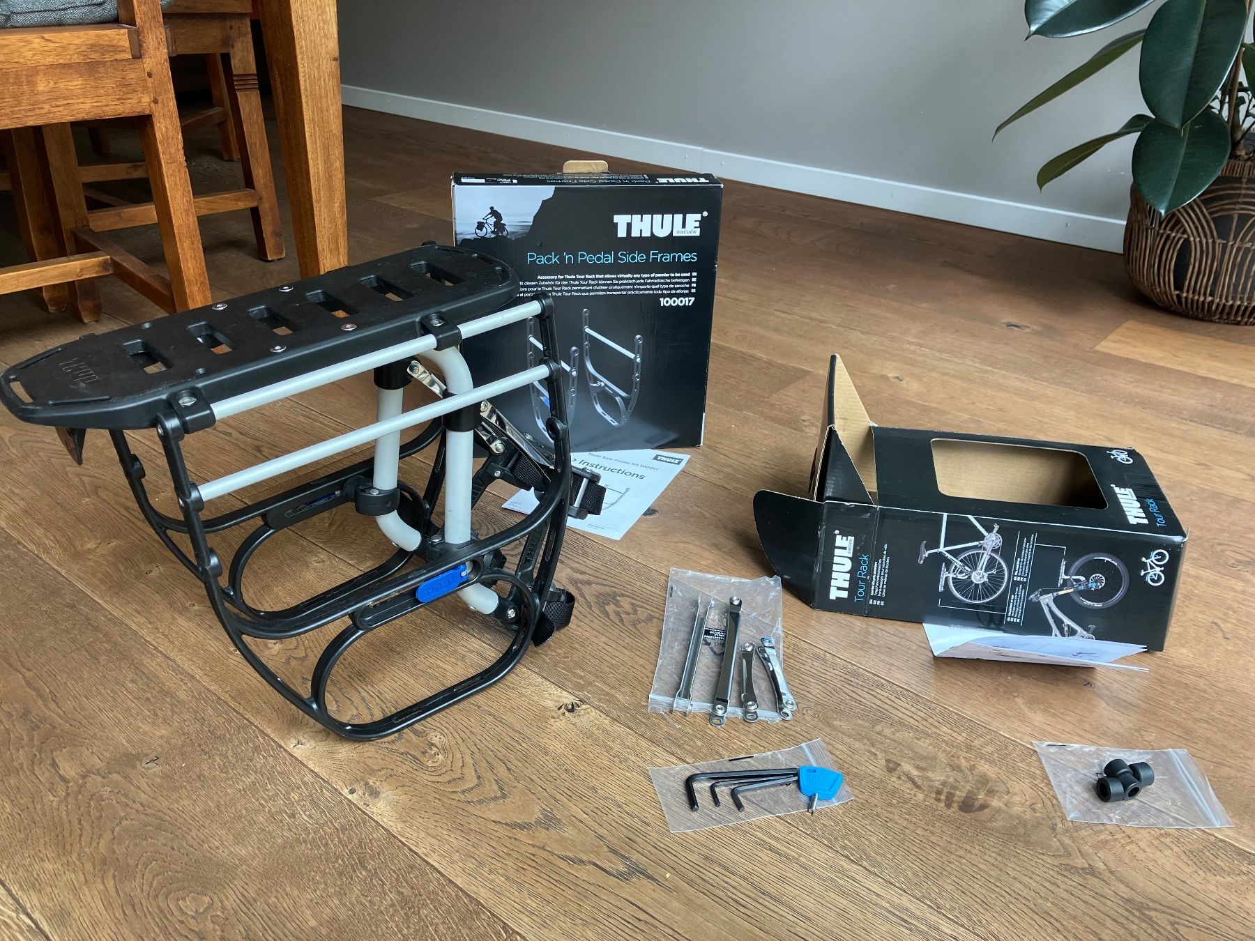 Thule Ersatzteile: Thule Gepäckträger Tour Rack mit Pack n' Pedal Side Frames – Gebraucht aus Olten von  3