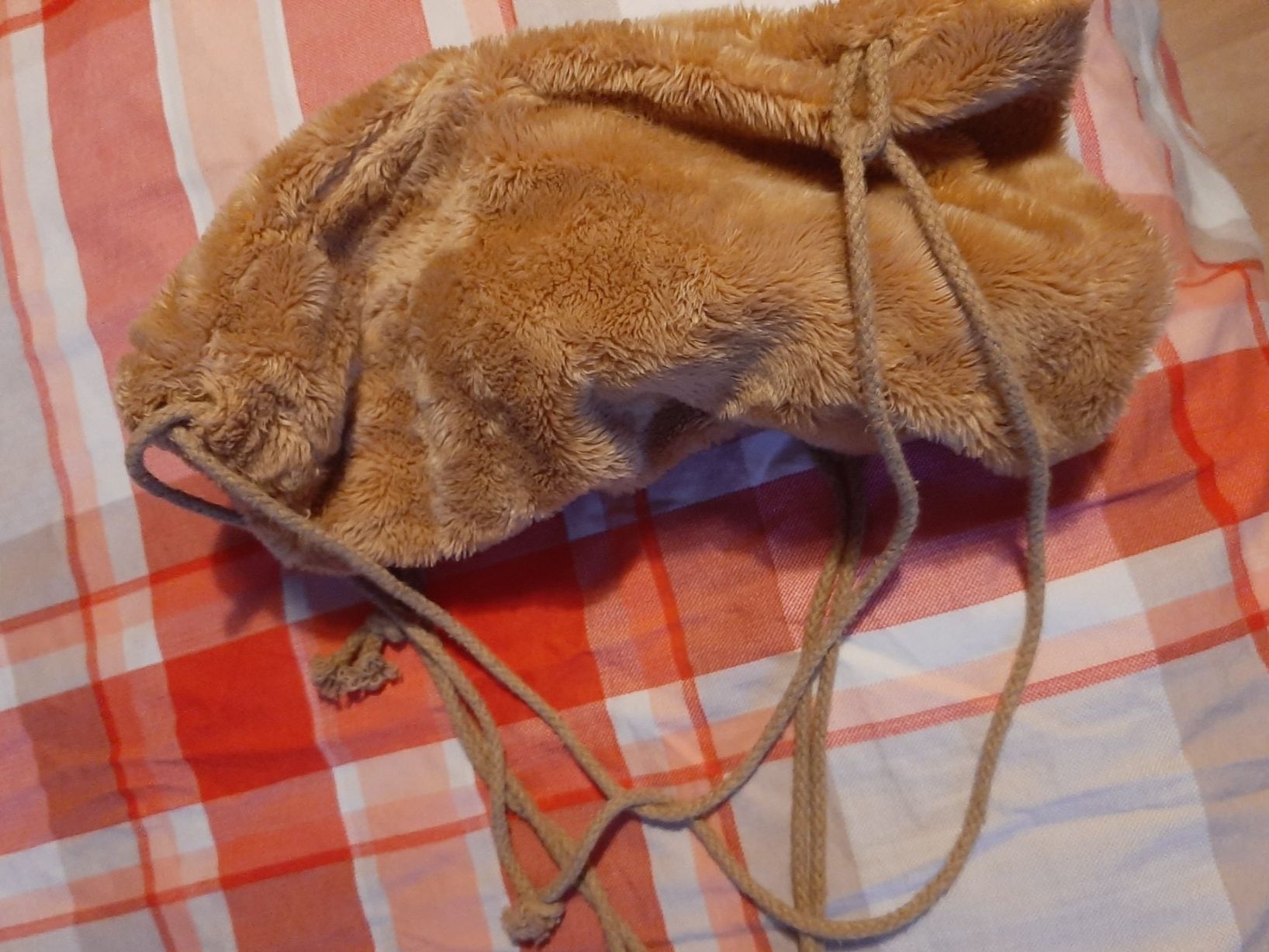 Borse & Zaini: Flauschiger Turnbeutel / Rucksack mit Bärchengesicht – Usato da Basel venduto da kouki51 1
