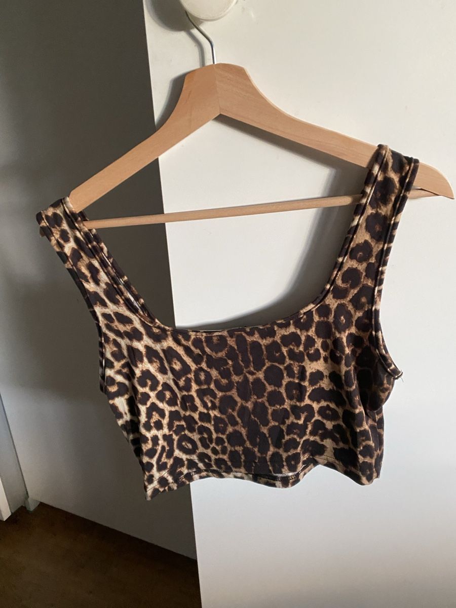 Shein Top: Léopard crop top/leopard crop top, L – Usato da Versoix venduto da jas_cn5n 1