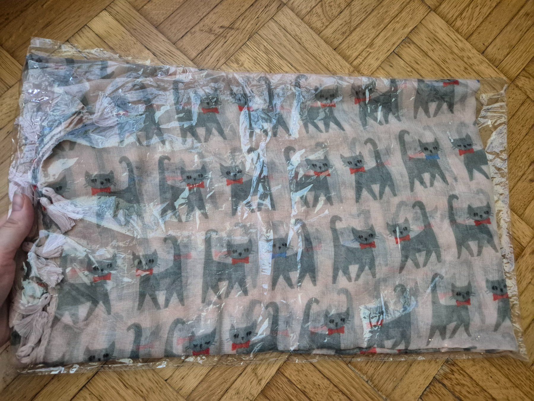 Foulards & écharpes: Schal mit Katzenmuster (Neu) – Neuf avec emballage d'origine à Zürich par pau_y8mv 1