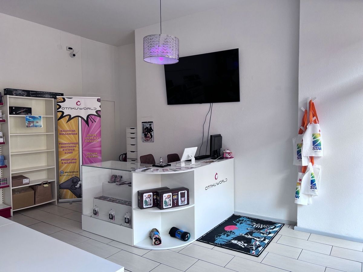 Ladenausstattungen & Messebau: Bancone da negozio – Gebraucht aus Mendrisio von OtakuWorld_Sagl 1